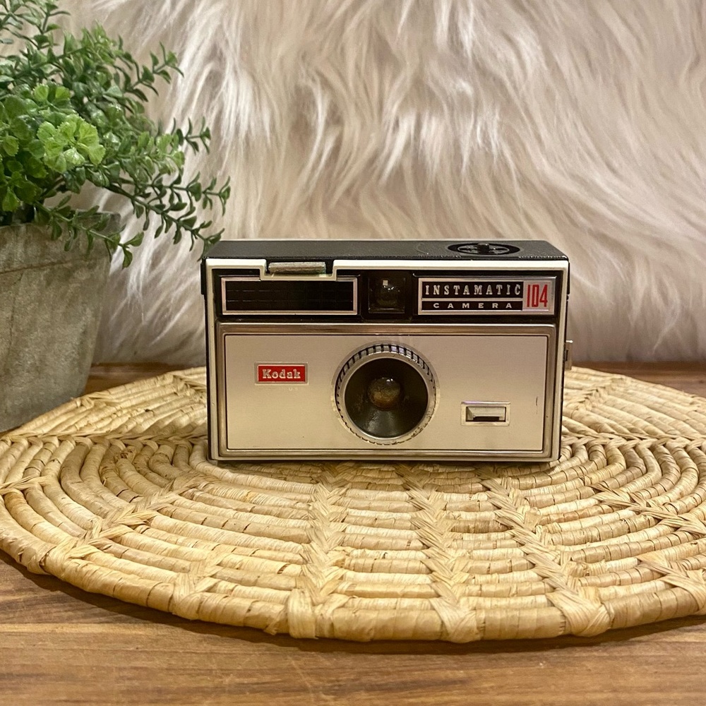 Vintage Kodak Instamatic Camera- DOES NOT WORK